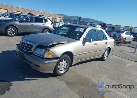 1999 Mercedes-Benz C 230 Kompressor z USA, uszkodzony, nr VIN WDBHA24GXXA769918